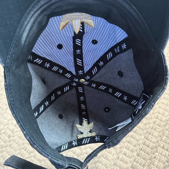 🖤 Adidas Originals Trefoil Dad Hat – Black Gold Embroidered Logo - Picture 2 of 3